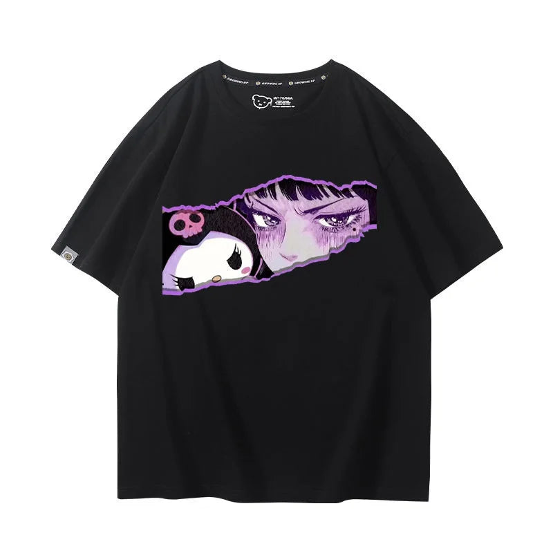 Camiseta Hello Kitty x Tomie Kawakami – Estilo Sanrio Meets Junji Ito