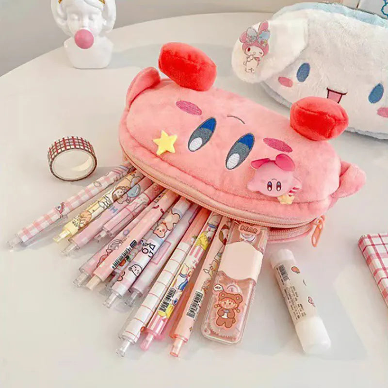 ESTOJO DE PELÚCIA SANRIO - PORTA LÁPIS